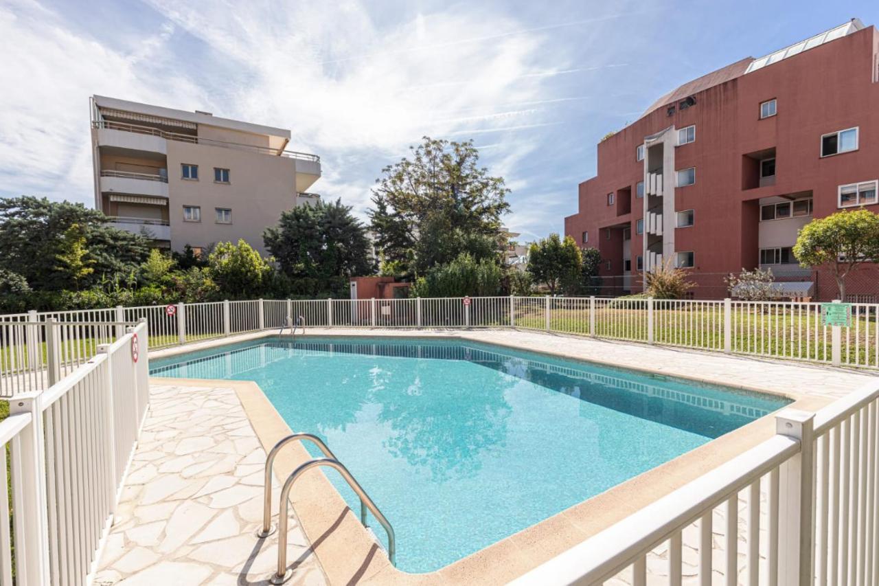 קאן סור מר Pretty Studio Swimming Pool And Sea מראה חיצוני תמונה