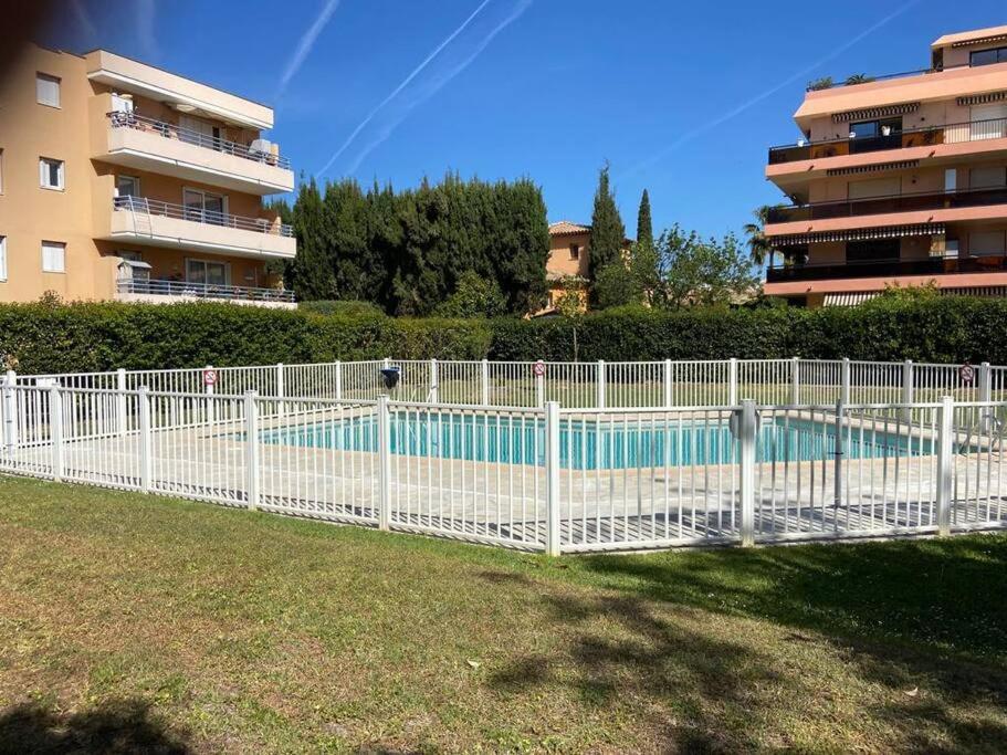 קאן סור מר Pretty Studio Swimming Pool And Sea מראה חיצוני תמונה