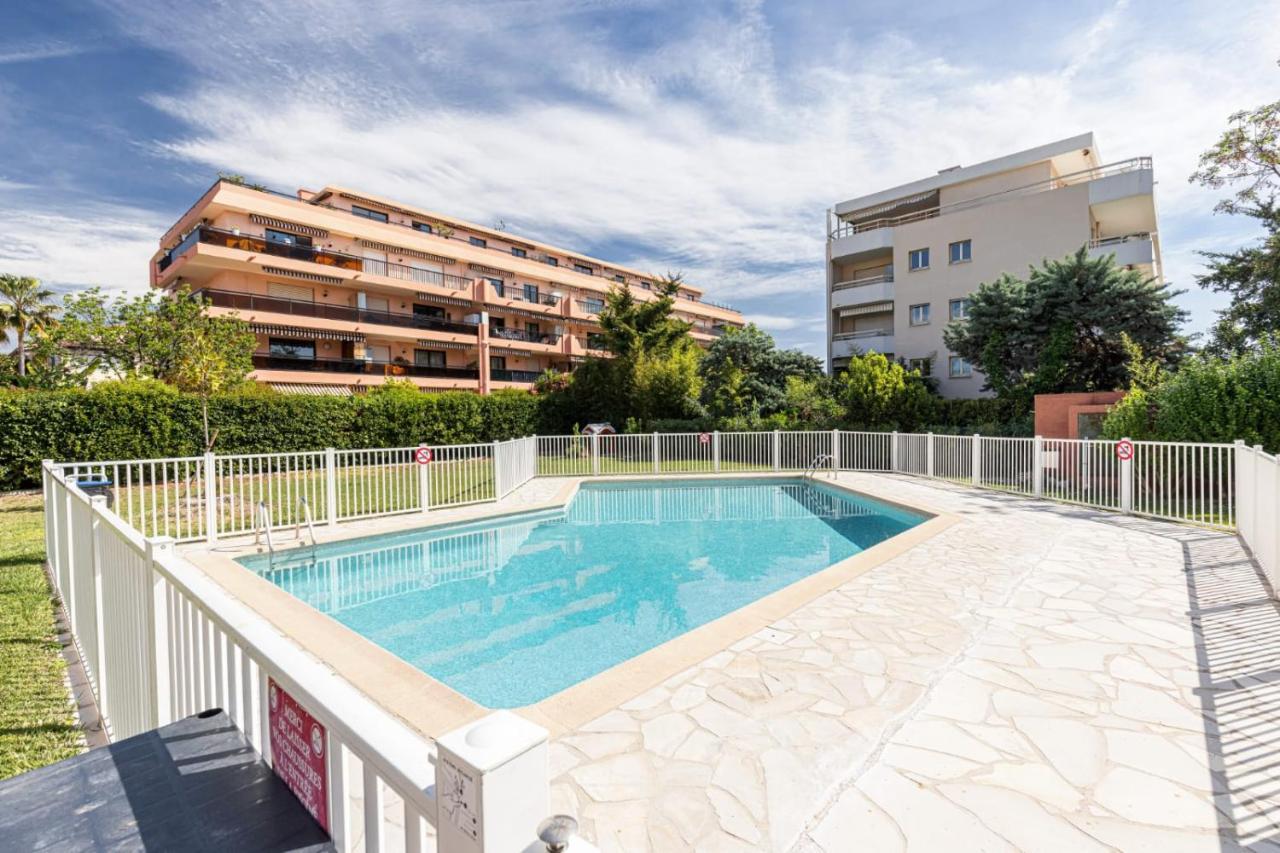 קאן סור מר Pretty Studio Swimming Pool And Sea מראה חיצוני תמונה