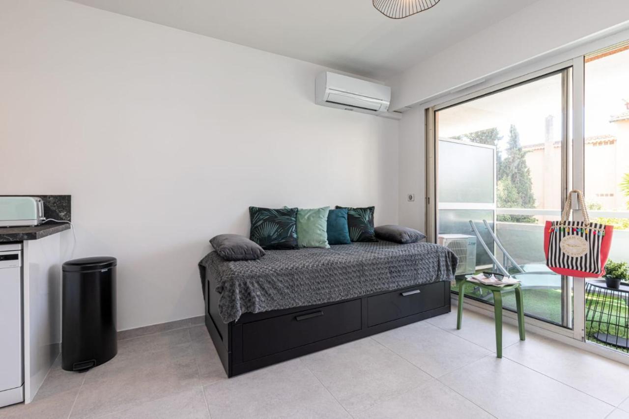 קאן סור מר Pretty Studio Swimming Pool And Sea מראה חיצוני תמונה